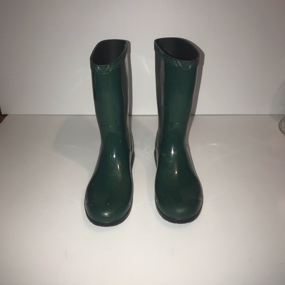 UGG Other - UGG RAIN BOOT FOR YOUTHS SIZE 5